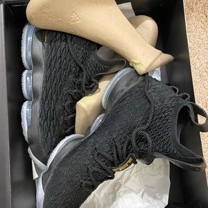LeBron 15 (XV)